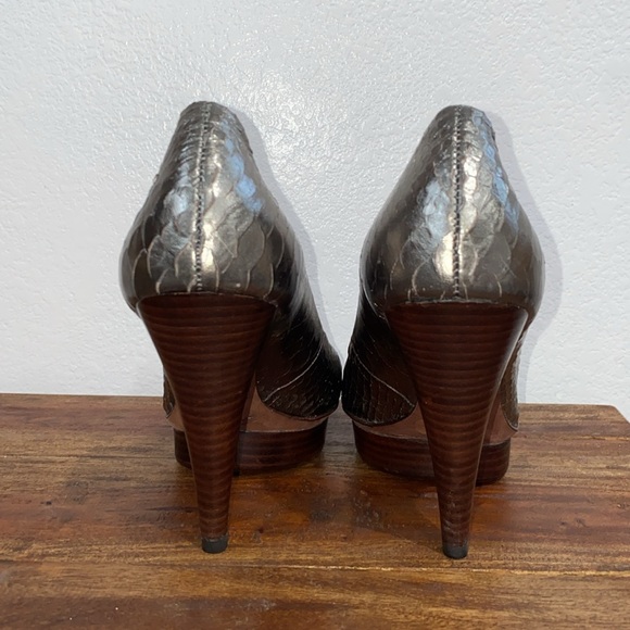 BCBGMaxazria Leather Pewter Heels 7.5 - Picture 6 of 9